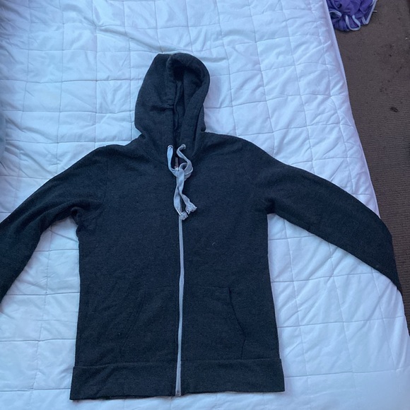 Selling sweaters - Picture 7 of 9